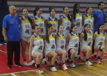 Punta Arenas impone su ley en el nacional sub-17 Femenino: triunfo clave ante Santiago y rumbo a semifinales.