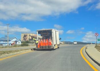 Refuerzan demarcación en rutas de Magallanes para mejorar la seguridad de conductores