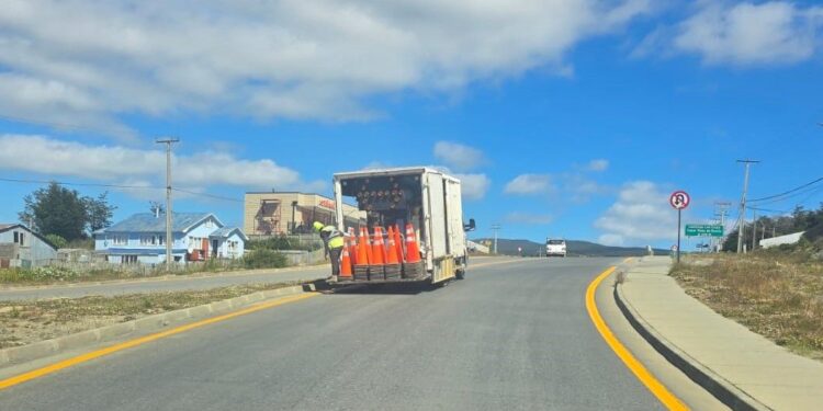 Refuerzan demarcación en rutas de Magallanes para mejorar la seguridad de conductores