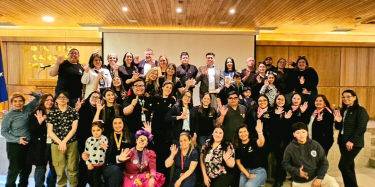 Emotiva conmemoración anticipada del Día del Cáncer Infantil reunió a familias y equipo de salud.