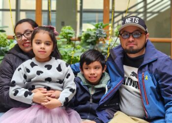 Emotiva conmemoración anticipada del Día del Cáncer Infantil reunió a familias y equipo de salud.