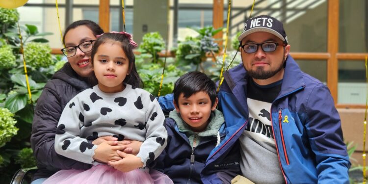 Emotiva conmemoración anticipada del Día del Cáncer Infantil reunió a familias y equipo de salud.