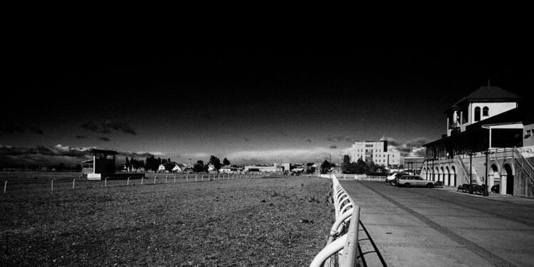 Propietarios de caballos anuncian acciones legales por plazos de desalojo en el Club Hípico de Punta Arenas