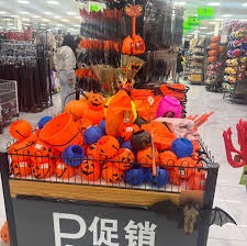 Detenida y formalizada empresaria de local Chino de Punta Arenas, por evasión tributaria, contrabando e infracción a la ley de propiedad industrial.