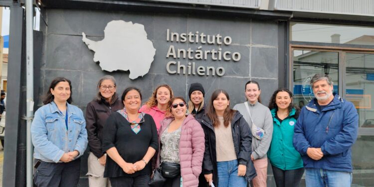 Científicos visitan laboratorio del INACH en Punta Arenas previo al primer crucero CIMAR 1 Antártico