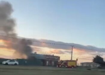 Incendio afectó a ex local Broadway en sector norte de Punta Arenas