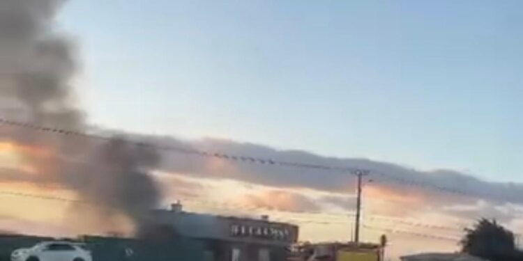 Incendio afectó a ex local Broadway en sector norte de Punta Arenas