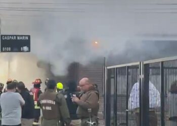 Bomberos de Punta Arenas acuden en estos momentos a incendio en el almacen Bartolo