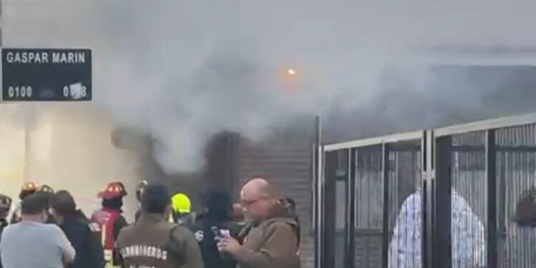 Bomberos de Punta Arenas acuden en estos momentos a incendio en el almacen Bartolo