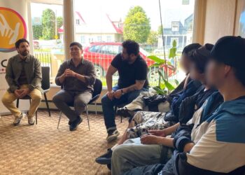 Jóvenes en proceso de reinserción participan en taller de escritura creativa en Magallanes