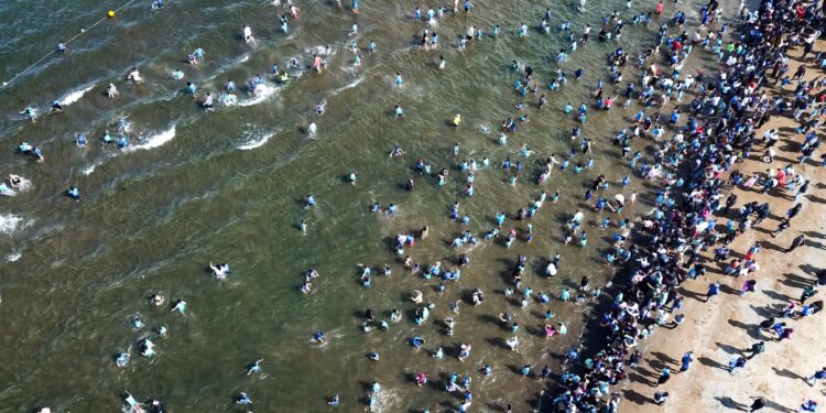 Más de mil niños desafiaron el Estrecho de Magallanes en el Chapuzón Kids 2026