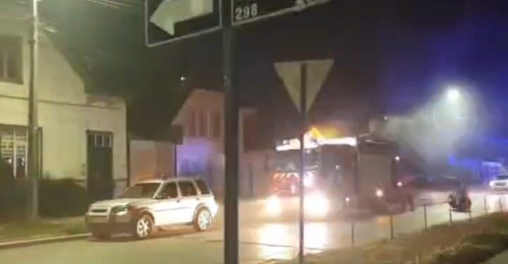 Rápida acción de Bomberos evita que incendio consumiera instalaciones de restaurante «Oriental».