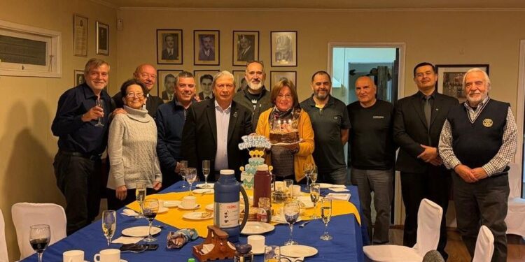 Rotary Club Punta Arenas conmemora 121 años de Rotary Internacional con jornada de unidad y compromiso comunitario