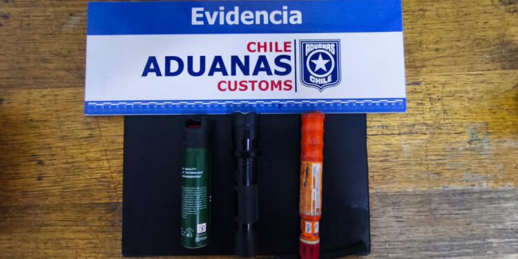 Aduanas incauta cola de zorro, bengala y gas pimienta a turista que ingresaba por paso fronterizo Dorotea.