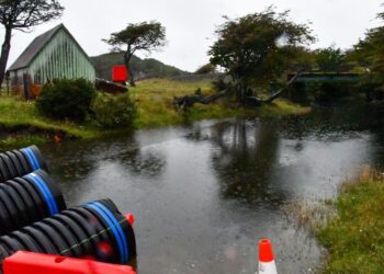Autoridades inspeccionan infraestructura crítica en Cabo de Hornos por intensas lluvias