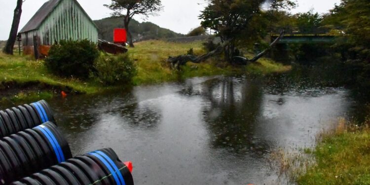 Autoridades inspeccionan infraestructura crítica en Cabo de Hornos por intensas lluvias