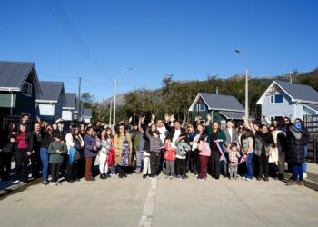 45 familias reciben las llaves de sus nuevas viviendas en Villa Altos de Cabo de Hornos