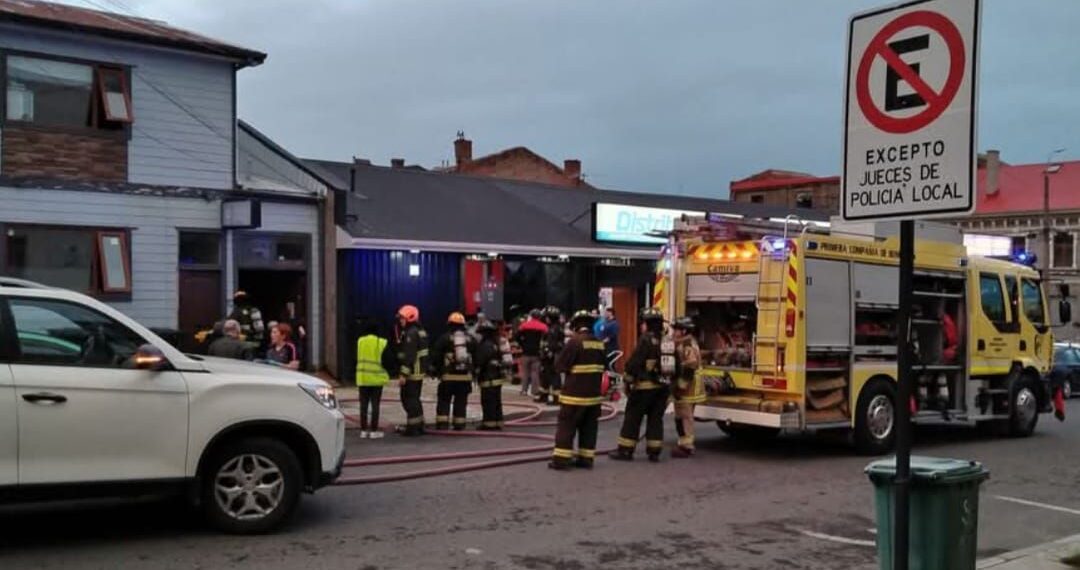 Evacúan a 40 adultos mayores por posible fuga de gas en centro de estadía de Punta Arenas