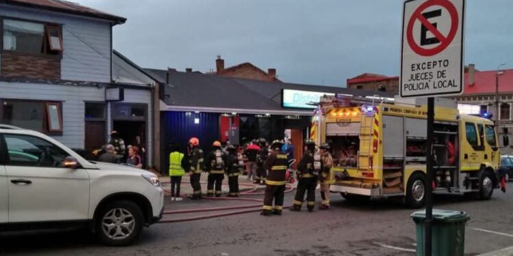 Evacúan a 40 adultos mayores por posible fuga de gas en centro de estadía de Punta Arenas