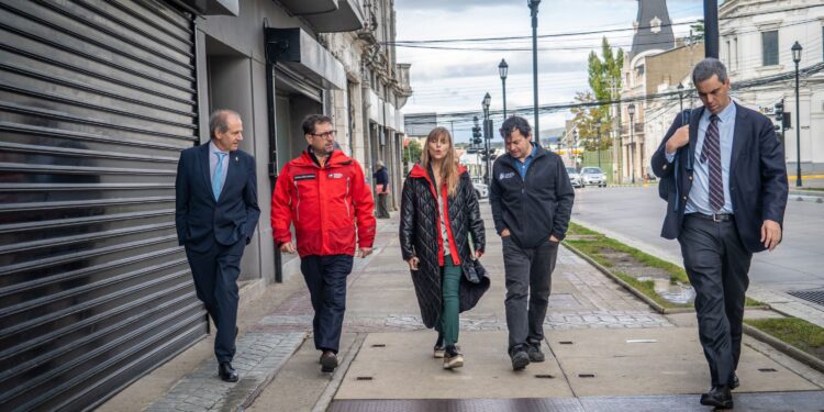 Canciller inicia agenda en Magallanes y destaca rol de Punta Arenas como puerta de entrada a la Antártica