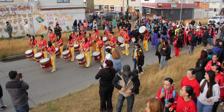 “Ruta de los Mares” llenó de música y color los barrios El Pingüino y Loteo del Mar
