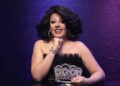 Asskha Sumathra, Humorista transformista que brilló en Viña 2026 esta noche en Dreams Punta Arenas