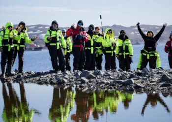 Estudiantes chilenos viven inolvidable expedición científica en la Antártica tras ganar Feria Antártica Escolar