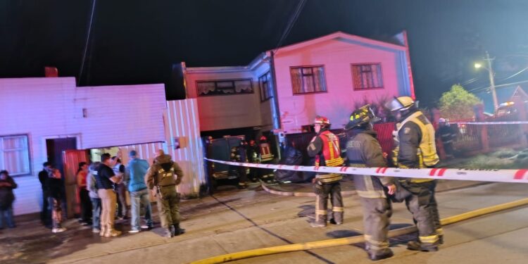 Incendio en Barrio Prat deja una persona fallecida en Punta Arenas