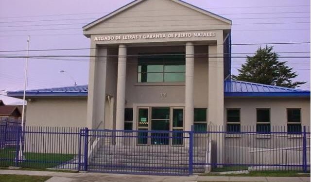 Turistas japoneses deberán donar $30 millones a Bomberos y no podrán regresar a Chile por encender fogata en Torres del Paine