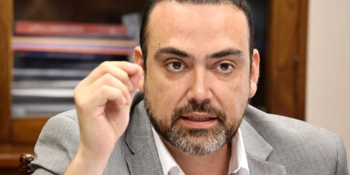 Senador Karim Bianchi solicita resguardar continuidad de farmacia en Hospital Clínico de Punta Arenas