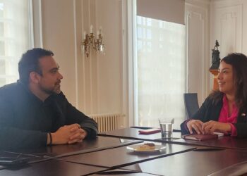 Senador Karim Bianchi plantea a delegada presidencial agenda con foco en salud, transporte y seguridad para Magallanes