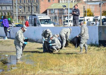 Fuerza Aérea invita a limpieza del borde costero en Punta Arenas en el marco del Mes del Aire y del Espacio