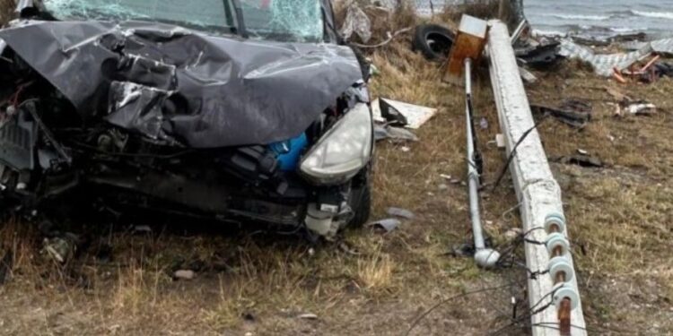 Dos personas resultan con lesiones de consideración tras violento accidente en Punta Arenas