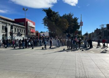 Manifestaciones ambientales cuestionan reformas y exigen mayor protección de la naturaleza en Chile