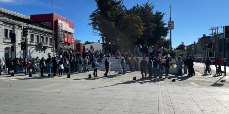 Manifestaciones ambientales cuestionan reformas y exigen mayor protección de la naturaleza en Chile