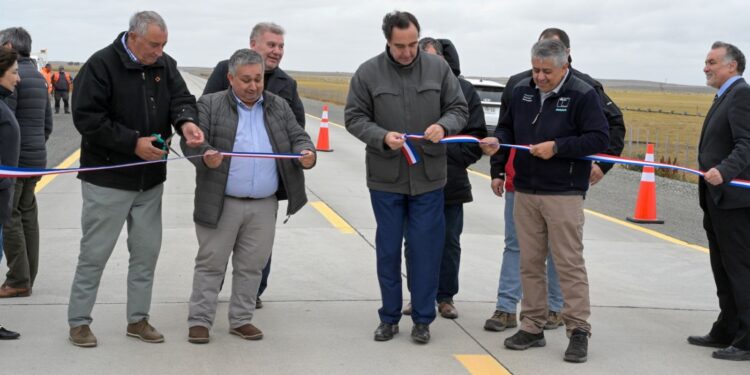 Inauguran pavimentación de la Ruta Y-65 que une Porvenir y Manantiales en Tierra del Fuego