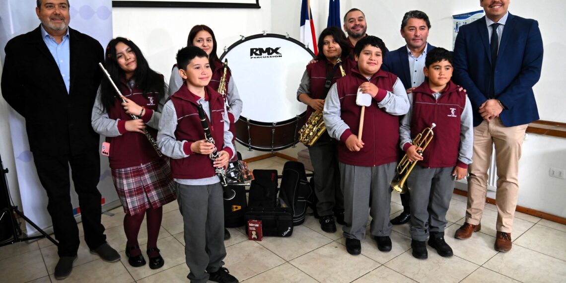 Escuela Padre Hurtado renueva instrumentos de su orquesta gracias a proyecto cultural