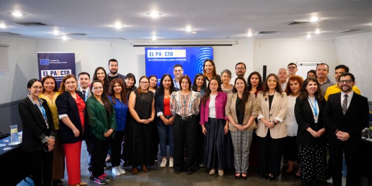 Capacitan a profesionales para fortalecer la reinserción social juvenil en Chile