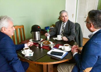 Apoyo histórico a estudiantes de Puerto Williams,delegación financiará viajes y proyecta ferias vocacionales en la zona