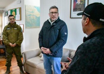 Nuevo generador permitirá retomar clases en Puerto Toro tras semanas de suspensión