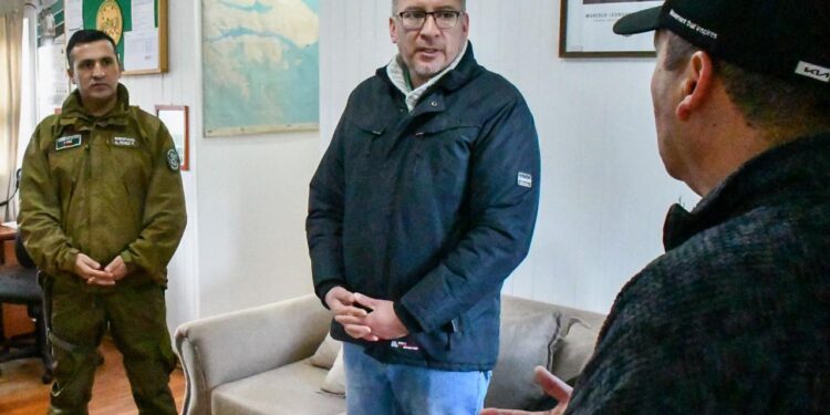 Nuevo generador permitirá retomar clases en Puerto Toro tras semanas de suspensión