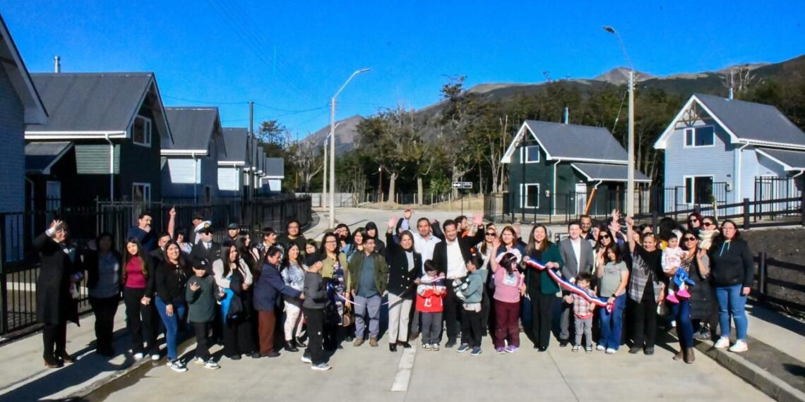 45 familias reciben las llaves de sus viviendas en Puerto Williams