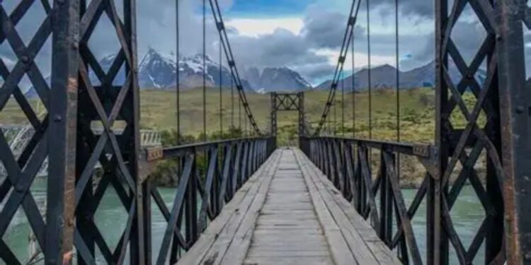 Preocupación por deterioro de puente en sector de Torres del Paine