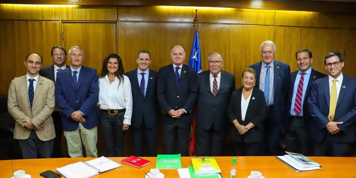 Gobierno y Sociedad Nacional de Agricultura acuerdan agenda conjunta para enfrentar desafíos del sector