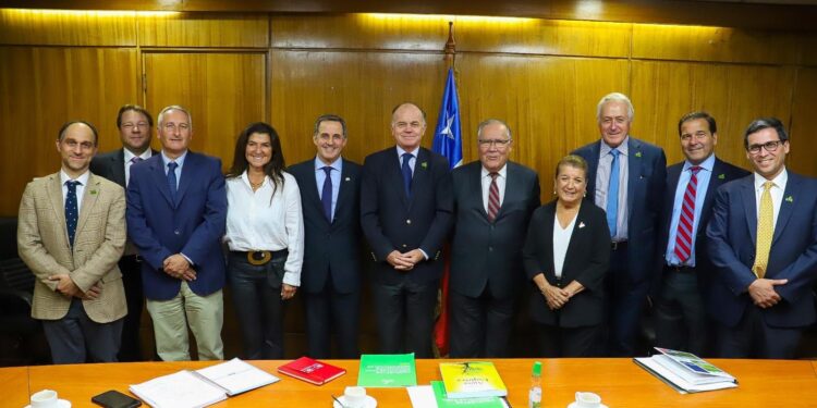 Gobierno y Sociedad Nacional de Agricultura acuerdan agenda conjunta para enfrentar desafíos del sector