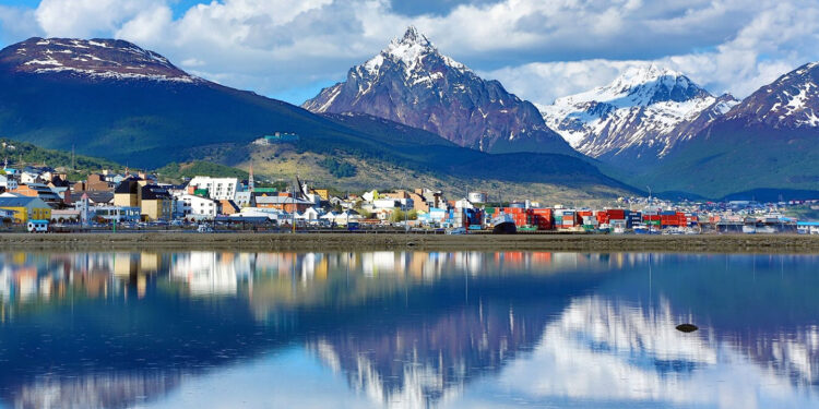 Preocupación en Tierra del Fuego por ausencia de representación en delegación provincial durante cambio de mando
