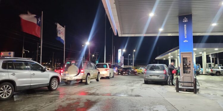 ¡Golpe al bolsillo! bencinas subirán hasta $580 por litro en medio de crisis global y estrechez fiscal en Chile