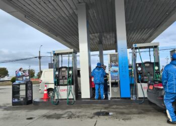 Tensión por alza de bencinas desata incidentes en servicentros de Punta Arenas