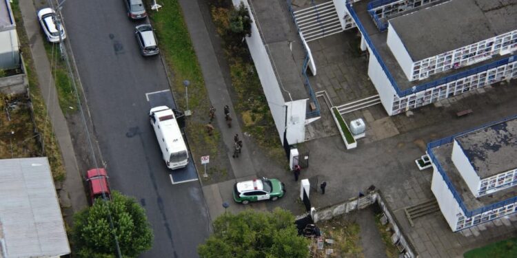 Persecución de película en Punta Arenas: ladrón se ocultó en cementerio y fue capturado con dron policial