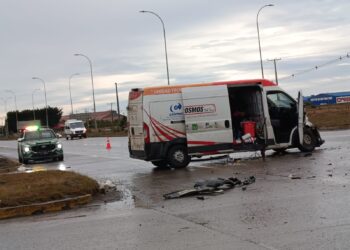Violento choque en Punta Arenas deja 2 lesionados, uno de los conductores manejaba en estado de ebriedad